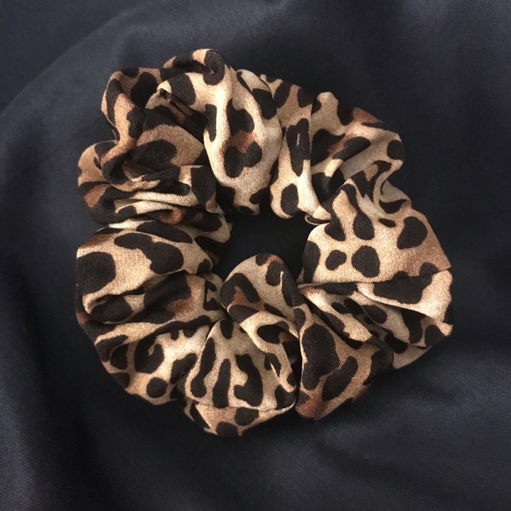 Leapard Scrunchie